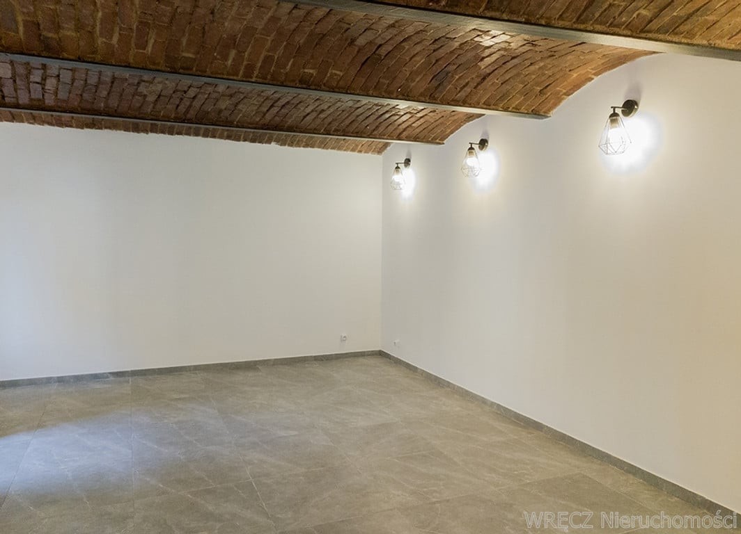 Lokal inwestycyjny w bardzo dobrej lokalizacji - Bytom Śródmieście - View 2