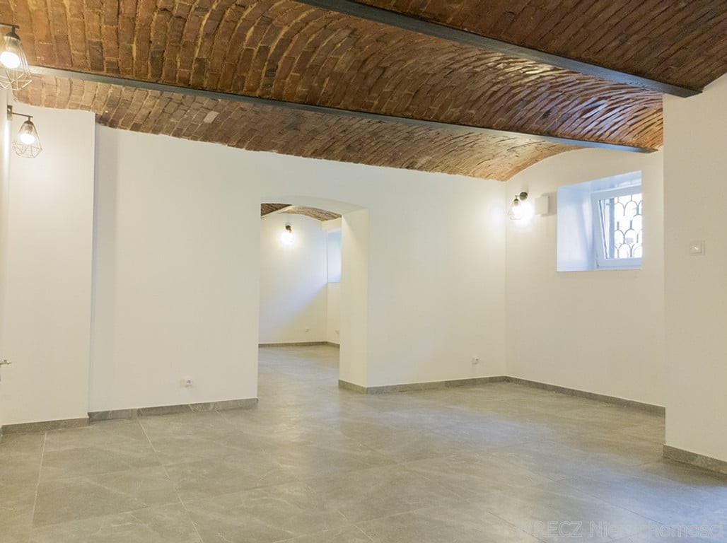 Lokal inwestycyjny w bardzo dobrej lokalizacji - Bytom Śródmieście - View 4