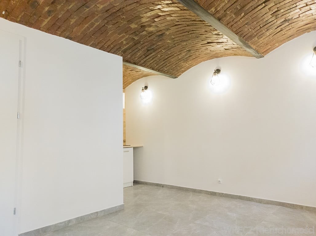 Lokal inwestycyjny w bardzo dobrej lokalizacji - Bytom Śródmieście - View 5