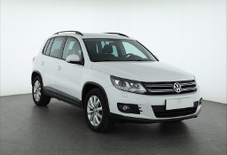 Volkswagen Tiguan , Salon Polska, 1. Właściciel, Serwis ASO, Navi, Xenon,