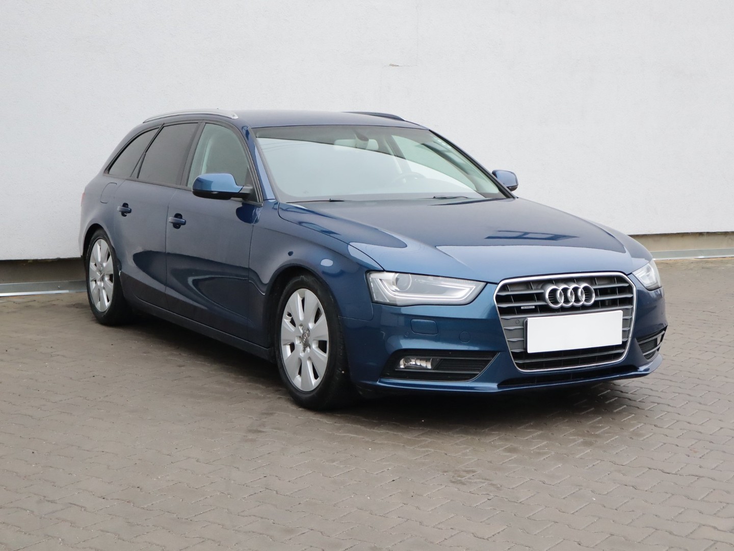 Audi A4 IV (B8) , Skóra, Navi, Xenon, Bi-Xenon, Klimatronic, Tempomat,