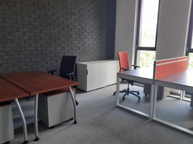 Umeblowane biuro w nowoczesnym budynku - różne pow-1