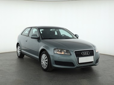 Audi A3 II (8P) , GAZ, Klimatronic-1