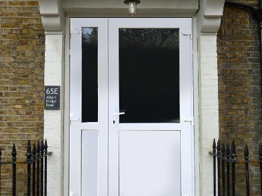 nowe PCV drzwi 150x210 w kolorze białym, długa szyba panel-1