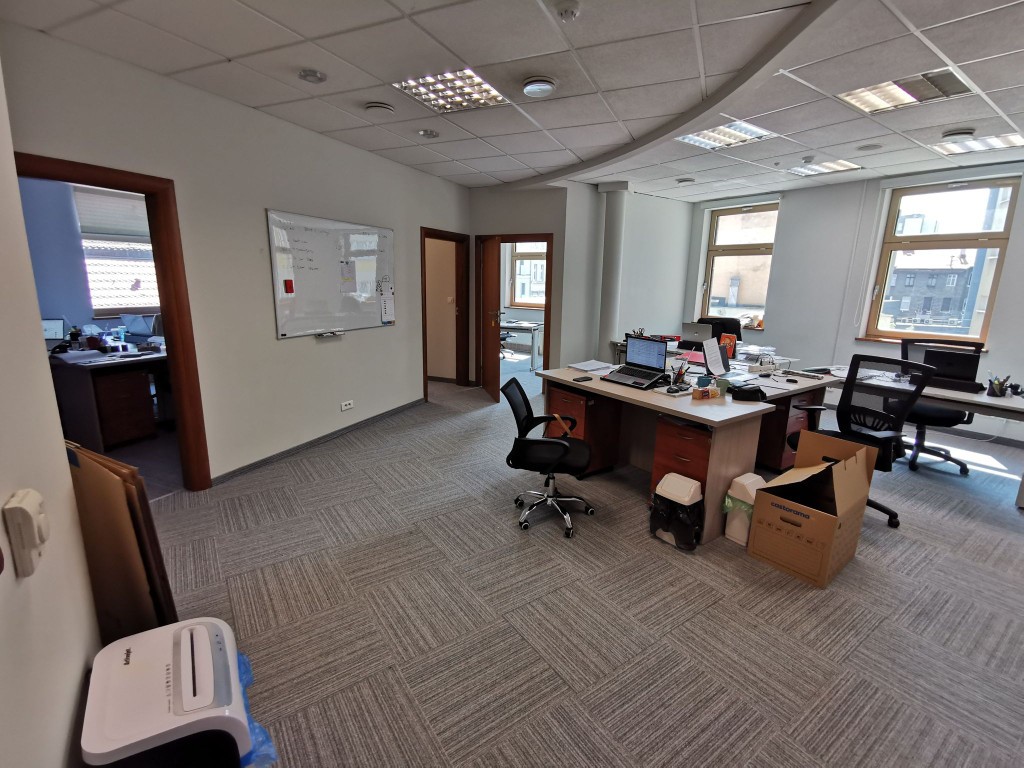 Obiekt handlowo-biurowy 1884 m² na sprzedaż – pohled 4