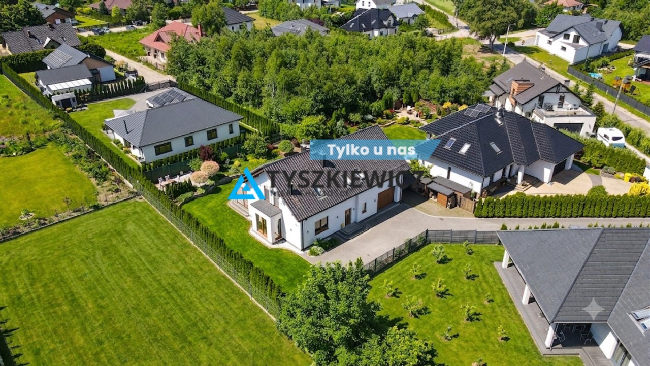 Piękny dom z ogrodem w Tuchomiu