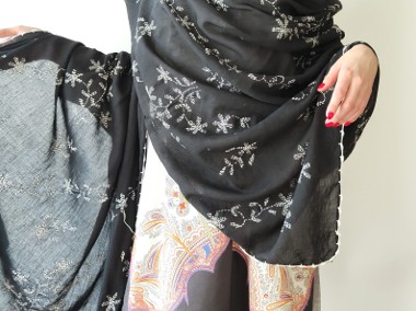Duża chusta szal dupatta haftowana czarna bawełna orient hidżab hijab turba-1