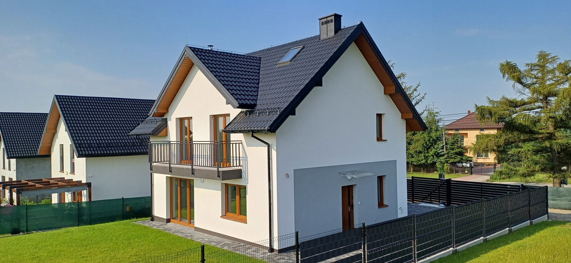 Nowy dom wolnostojący 170m2 z działką 8,46 ar Szyce, ogrodzenie, wybrukowany podjazd kominek
