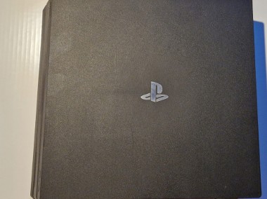 PlayStation 4 pro + 2 Pady +3 gry -1