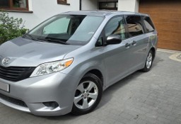 Toyota Sienna III