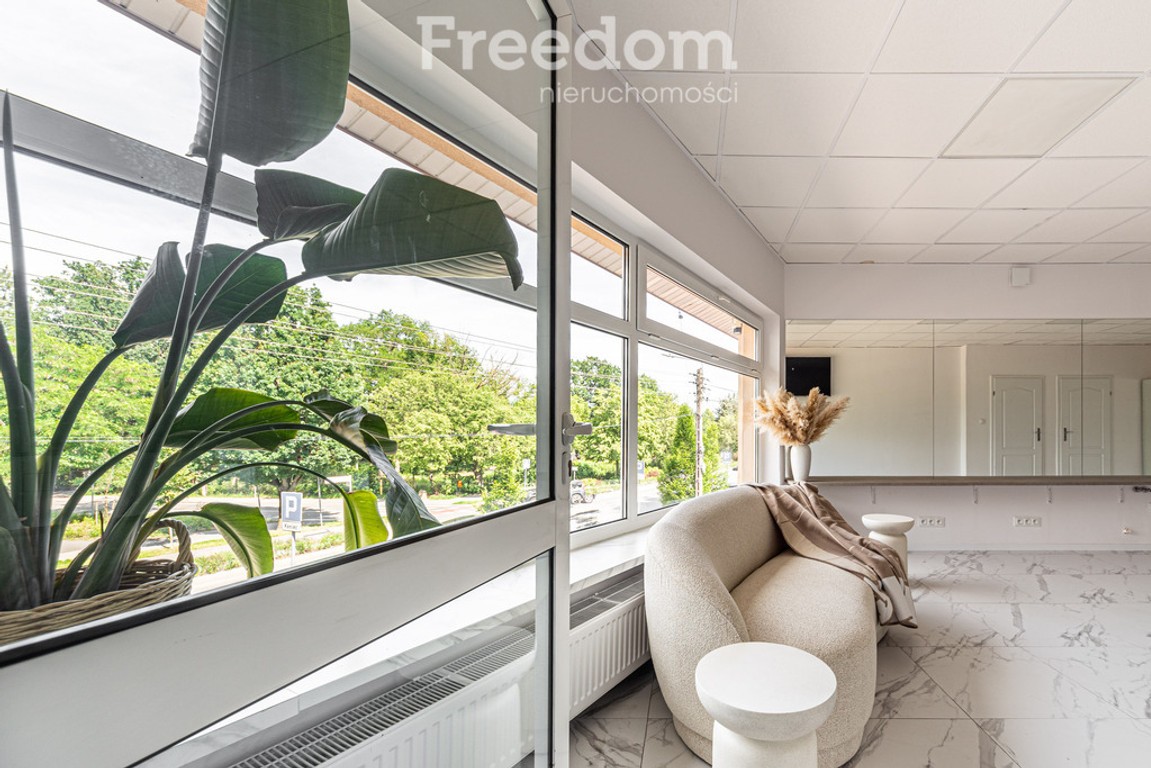 Stanowisko fryzjerskie w salonie beauty - Widok 6