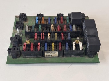 Valtra Płyta Przekaźników Elektryczna Bezpieczników Jednostka Sterująca V31542140-1