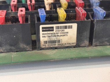 Valtra Płyta Przekaźników Elektryczna Bezpieczników Jednostka Sterująca V31542140-2