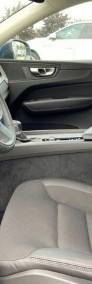 Volvo XC60 II Momentum Pro B4 Mild Hybrid Benzyna 197 + 14 KM AT-4