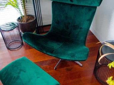 Fotel obrotowy z podnóżkiem w kolorze butelkowej zieleni-1