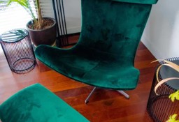 Fotel obrotowy z podnóżkiem w kolorze butelkowej zieleni
