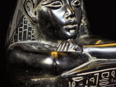 Lampa stolikowa kamienna „Egipcjanin”, czarny abażur -2