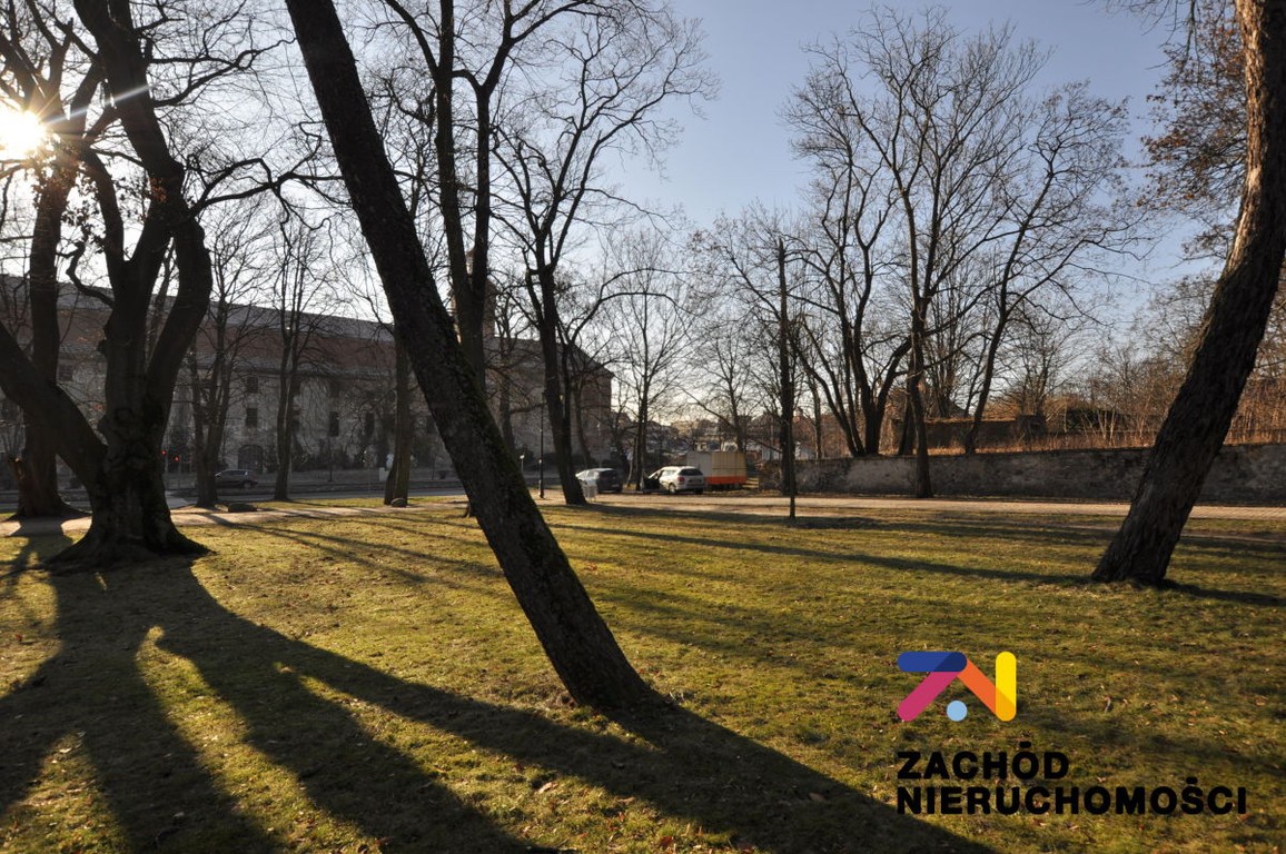 Zabytkowe Podziemia Nieopodal Zamku W Żarach – pohled 2