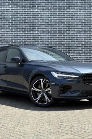 Volvo V60 II T6 AWD Plug-In Hybrid Plus Dark 2.0 T6 AWD Plug-In Hybrid Plus Dark (398KM)-2