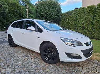 Opel Astra J Sport Tourer Edition -pakiet zima- biksenon-1