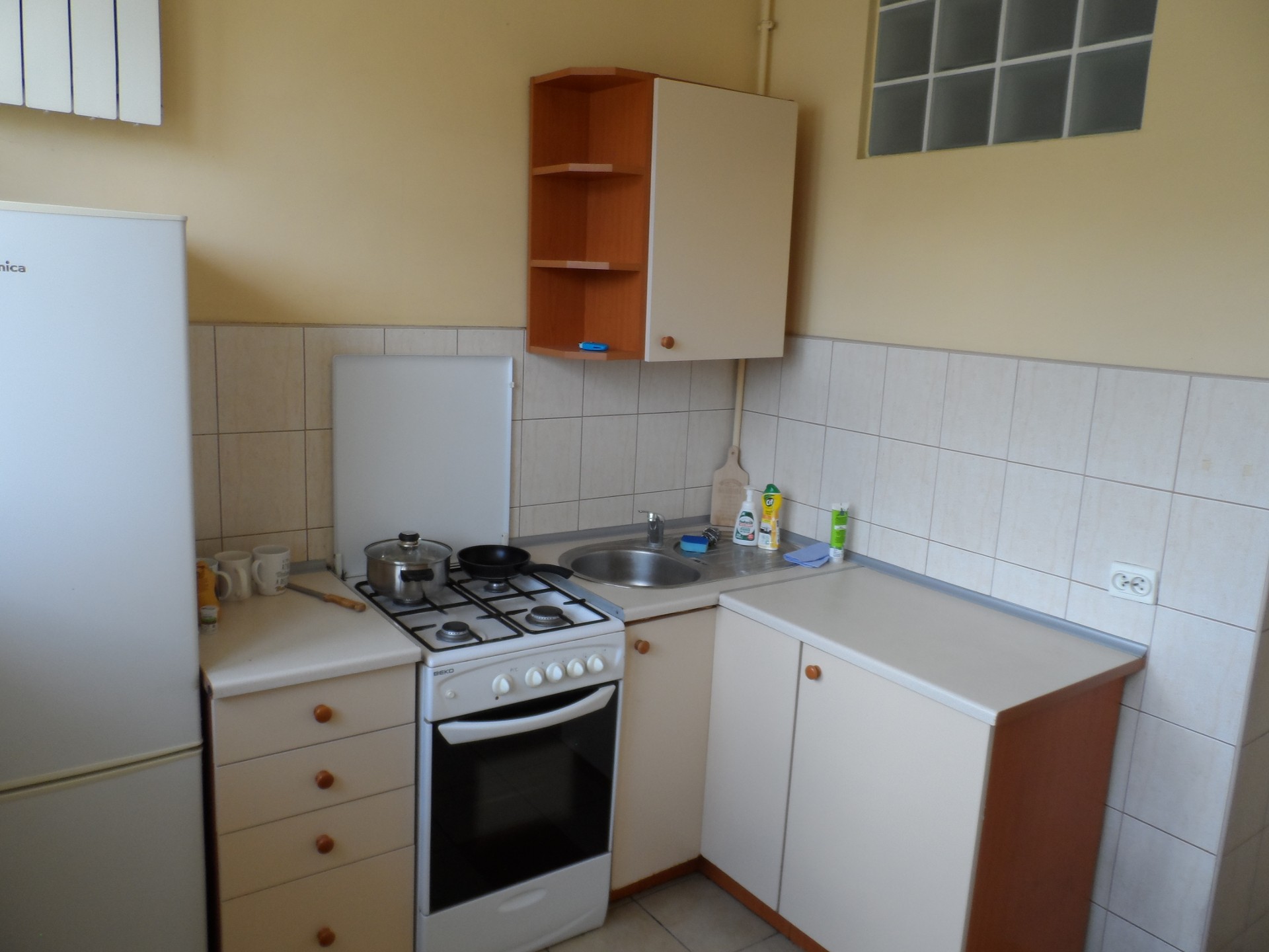 Wynajmę kawalerkę Łódź Uniwersytecka 22/30 balkon, kuchnia, parking – pohled 4
