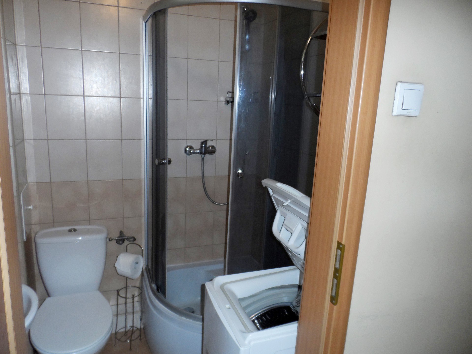 Wynajmę kawalerkę Łódź Uniwersytecka 22/30 balkon, kuchnia, parking – pohled 5
