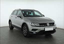 Volkswagen Tiguan , Salon Polska, Serwis ASO, VAT 23%, Navi, Klimatronic,