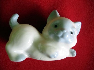 Kot - mały kotek - figurka z porcelany biało niebieskiej - 4 x 6 x 3 cm Rzadkość-1