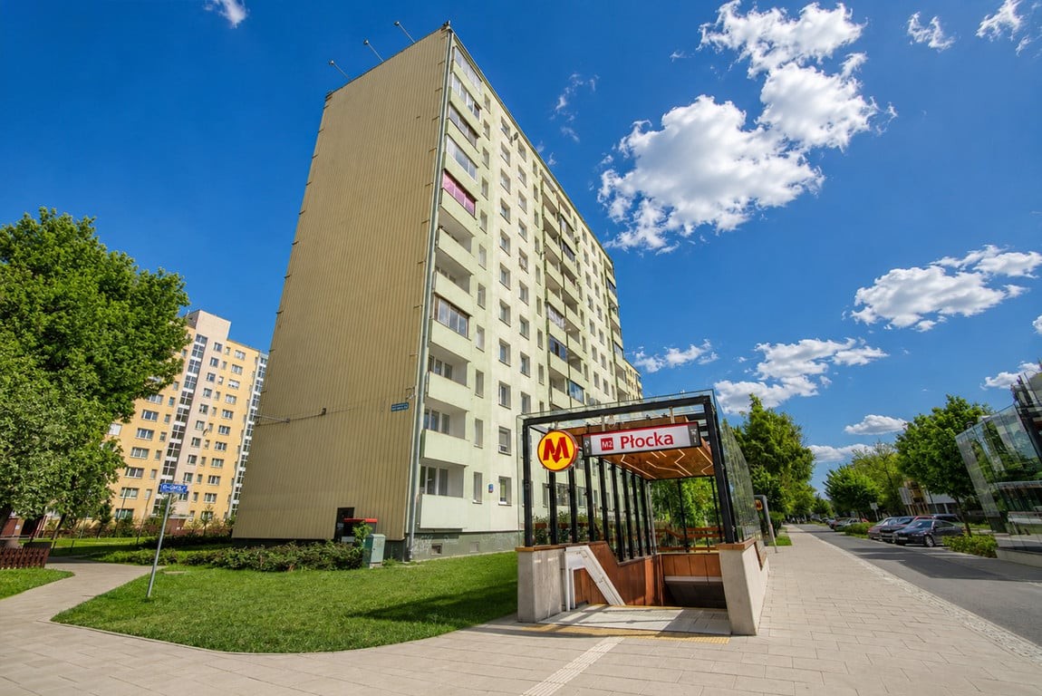 3 pokoje z oddzielną kuchnią i dużym balkonem | pod wejściem do Metra - Więcej