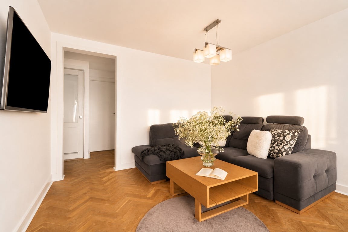 3 pokoje z oddzielną kuchnią i dużym balkonem | pod wejściem do Metra – pohled 3