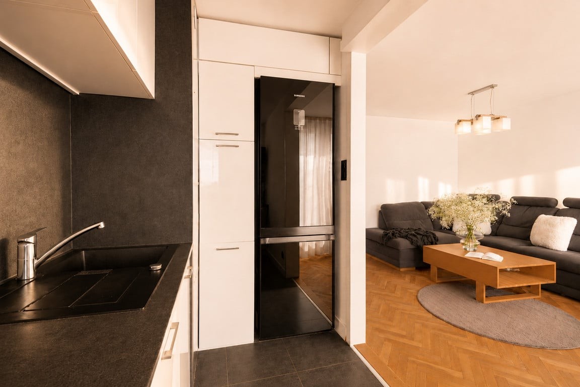3 pokoje z oddzielną kuchnią i dużym balkonem | pod wejściem do Metra – pohled 5