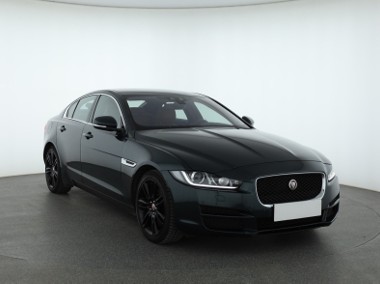 Jaguar XE I , 180 KM, Skóra, Navi, Xenon, Bi-Xenon, Klimatronic,-1