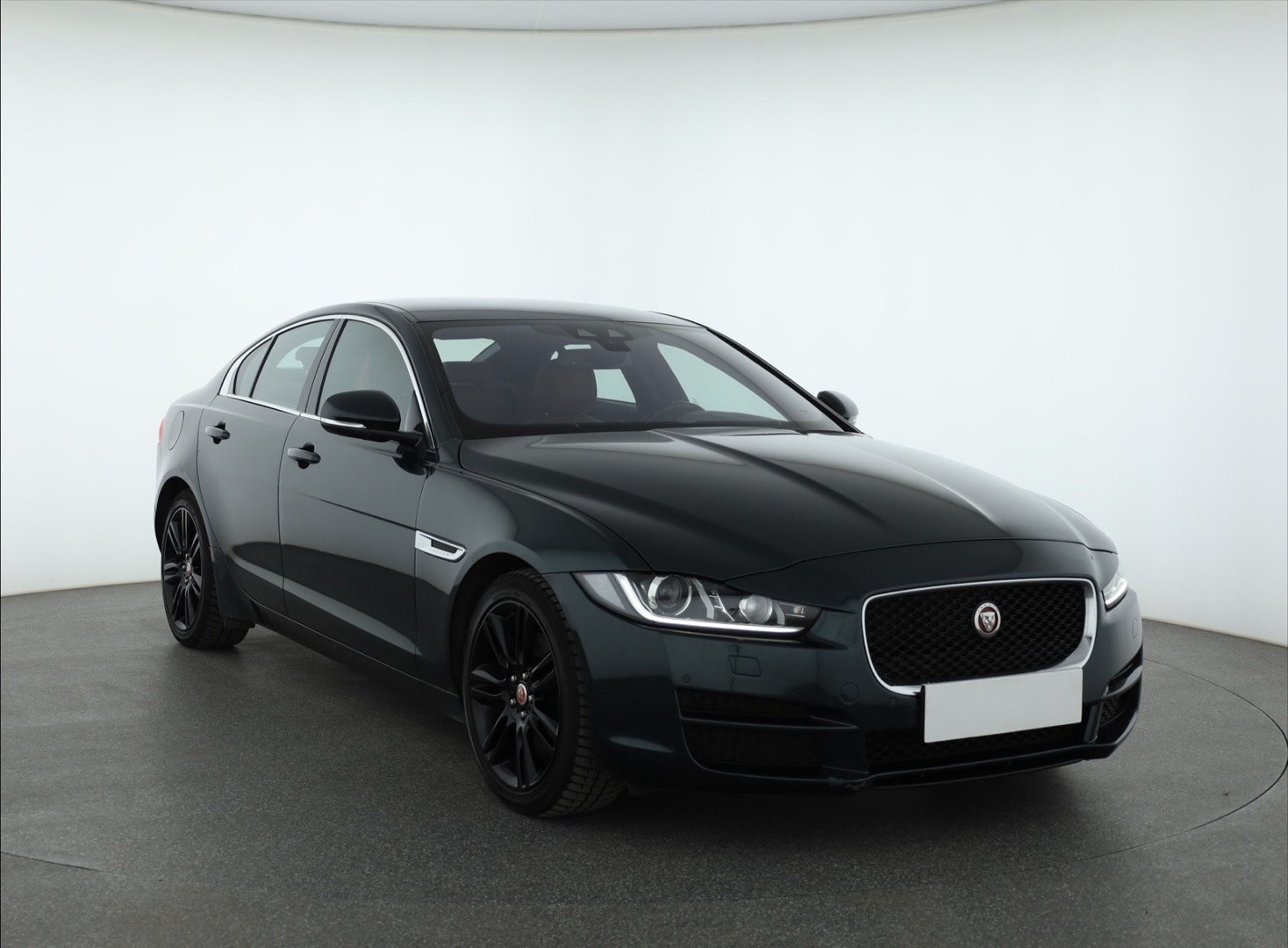 Jaguar XE I , 180 KM, Skóra, Navi, Xenon, Bi-Xenon, Klimatronic,