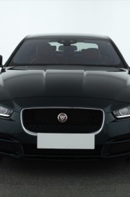 Jaguar XE I , 180 KM, Skóra, Navi, Xenon, Bi-Xenon, Klimatronic,-2