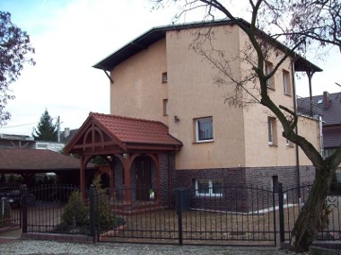 Dom Kiełczów-1