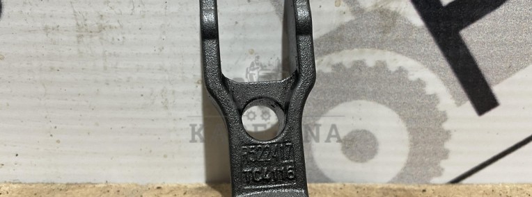 John Deere 6068 - uchwyt mocowanie łapka wtryskiwacza R522417-1