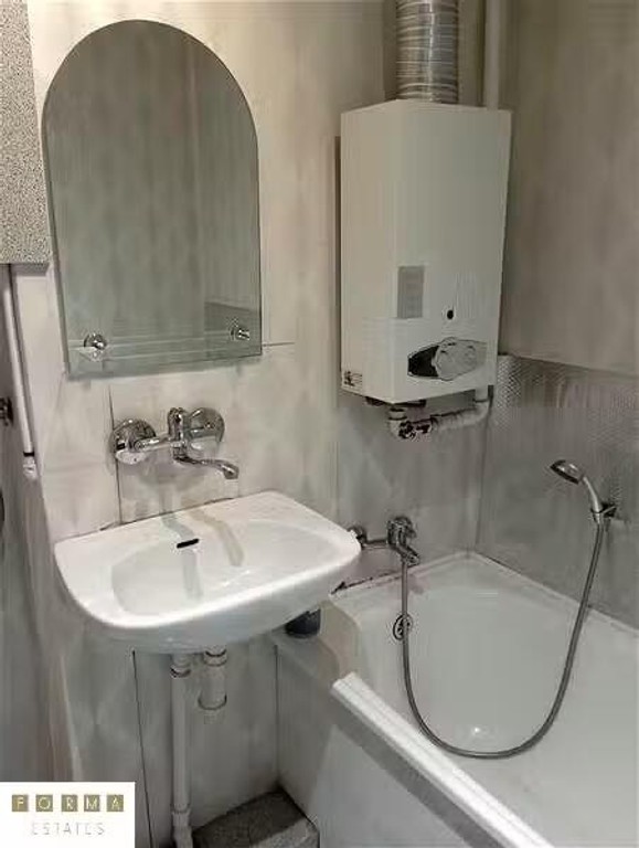 Chorzów Batory ul. Batorego 47,8 m² / 2 pok. + kuchnia/ CO miejskie - Widok 6