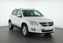 Volkswagen Tiguan , Klimatronic, Tempomat, Parktronic, Podgrzewane siedzienia