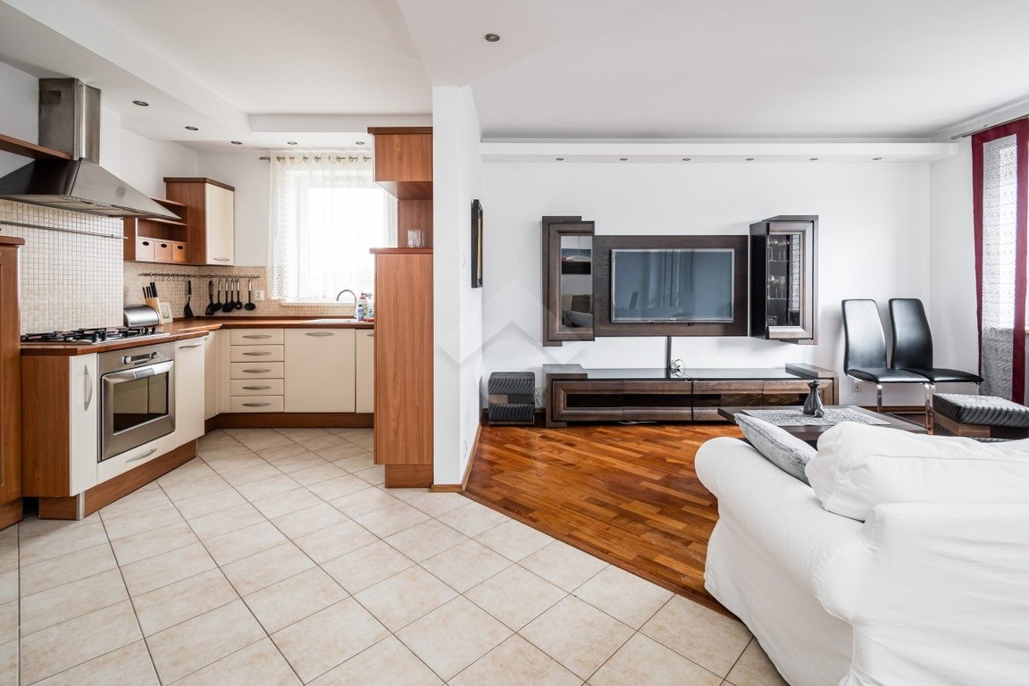 Przestronne mieszkanie 96 m² - 3 pokoje - 2 poziomy - Os. Podwawelskie - Kraków - Więcej