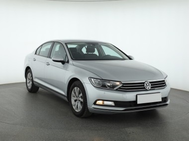 Volkswagen Passat B8 , Salon Polska, Serwis ASO, VAT 23%, Klimatronic, Tempomat,-1