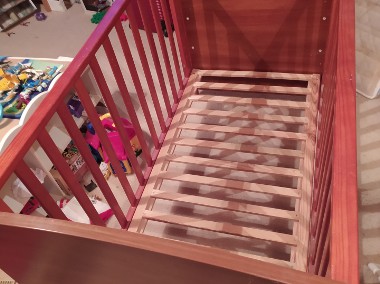 łóżeczko dla niemowlaka, drewno kolor mahoń-1