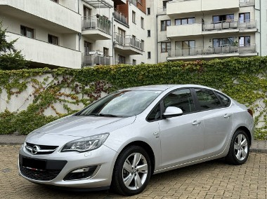 Opel Astra J 1.4 Turbo, Sedan, BDB stan, Oryginalny Lakier-1