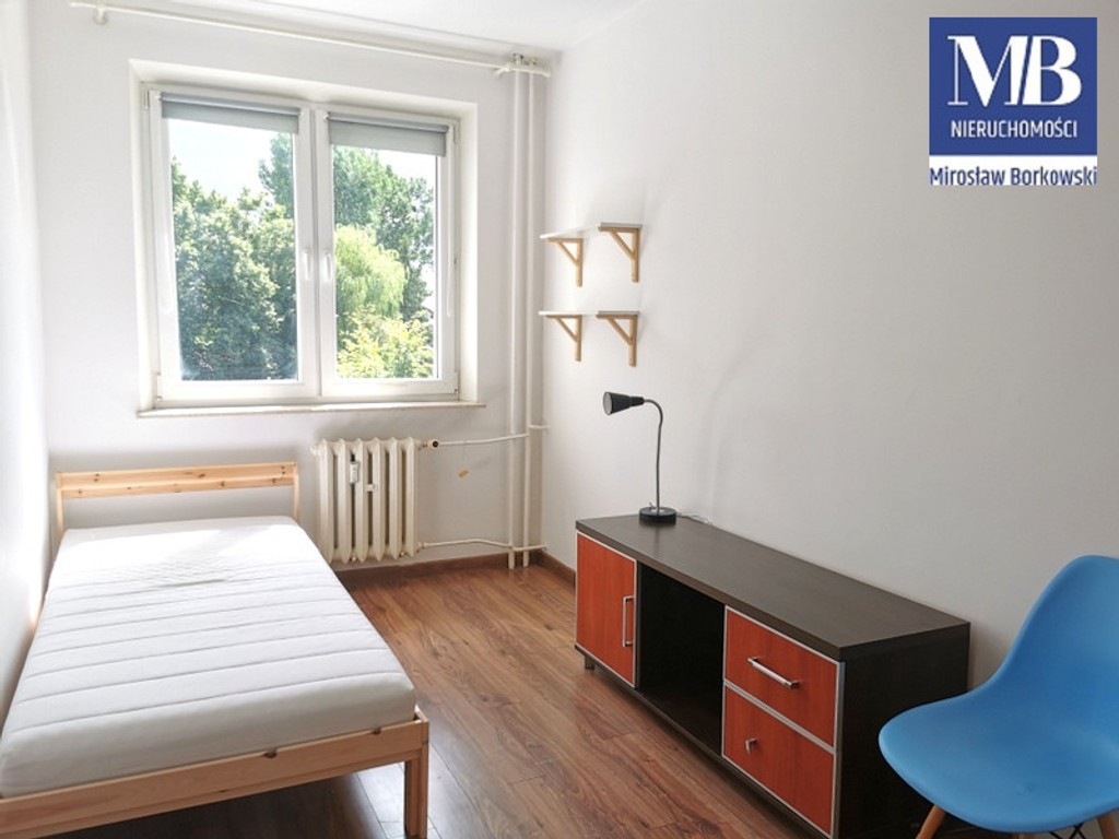 Przestronne, mieszkanie 64 m² - pięć pokoi !