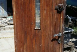 stare drewniane drzwi