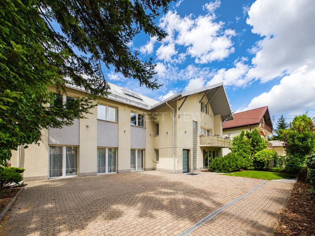 Siedziba firmy | 333 m2 | 8 pokoi | Ursus