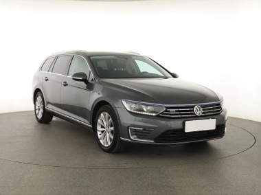 Volkswagen Passat B8 , 1. Właściciel, Serwis ASO, Automat, Navi, Klimatronic,-1