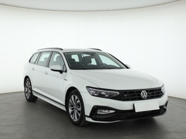Volkswagen Passat B8 , 200 KM, Automat, VAT 23%, Skóra, Navi, Klimatronic,-1