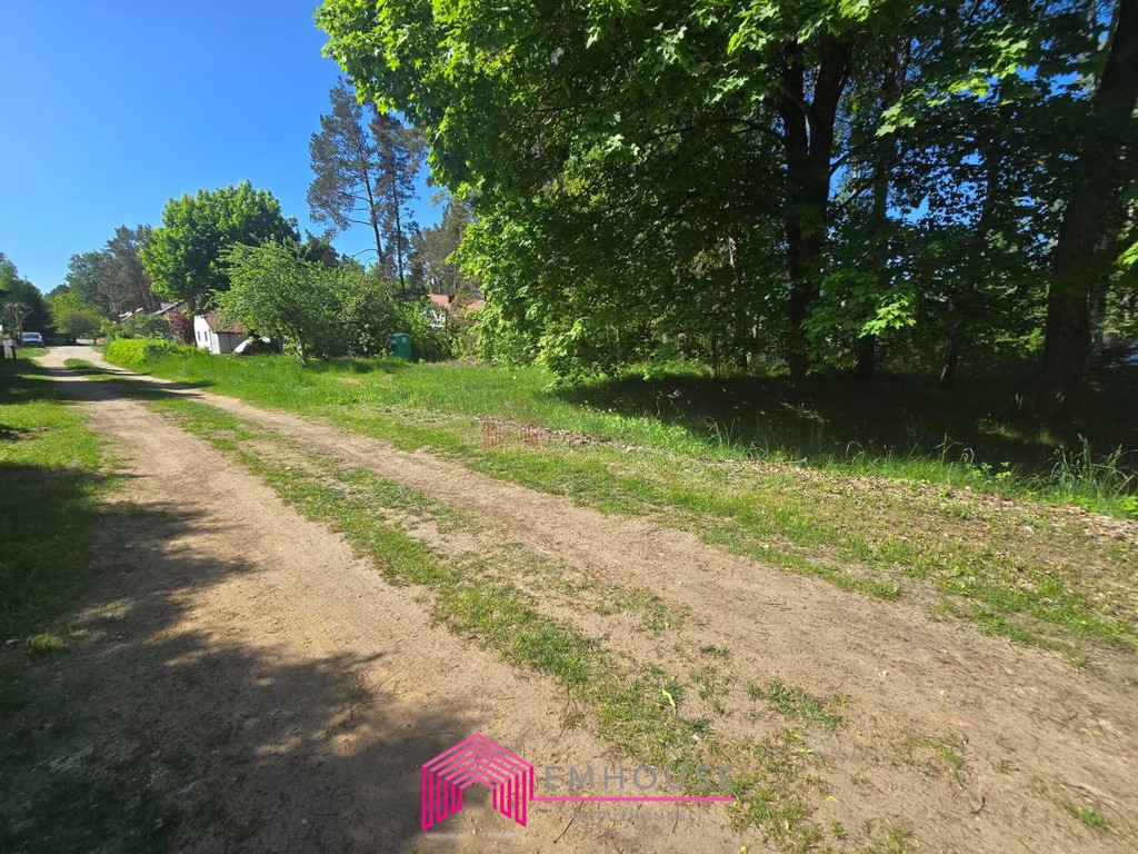 Działka nad jeziorem - Widok 2
