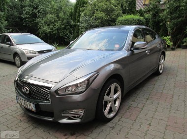 Infiniti Q70-1