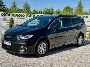 Chrysler Pacifica-1